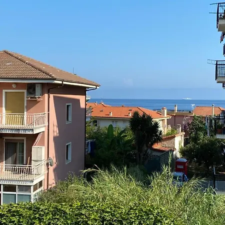 Vicino Al Mare Con Parcheggio شقة