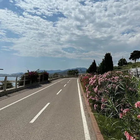 Apartamento Vicino Al Mare Con Parcheggio